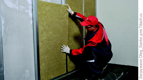 Установка звукоизолирующей плиты.