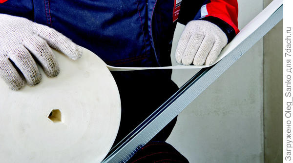 При укладке материала слеждует пользоваться демпферной лентой