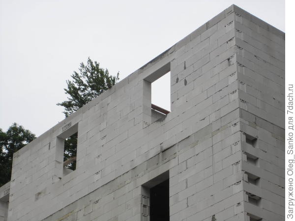 В проекте этого дома предусмотрена теплоизоляция минераловатным утеплителем толщиной 100 мм.