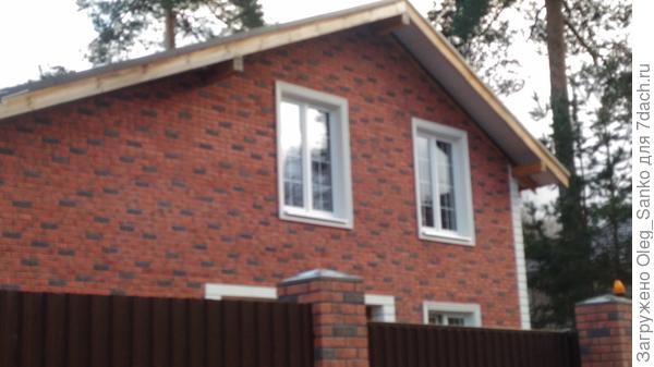 Дом утеплен пенополистиролом.