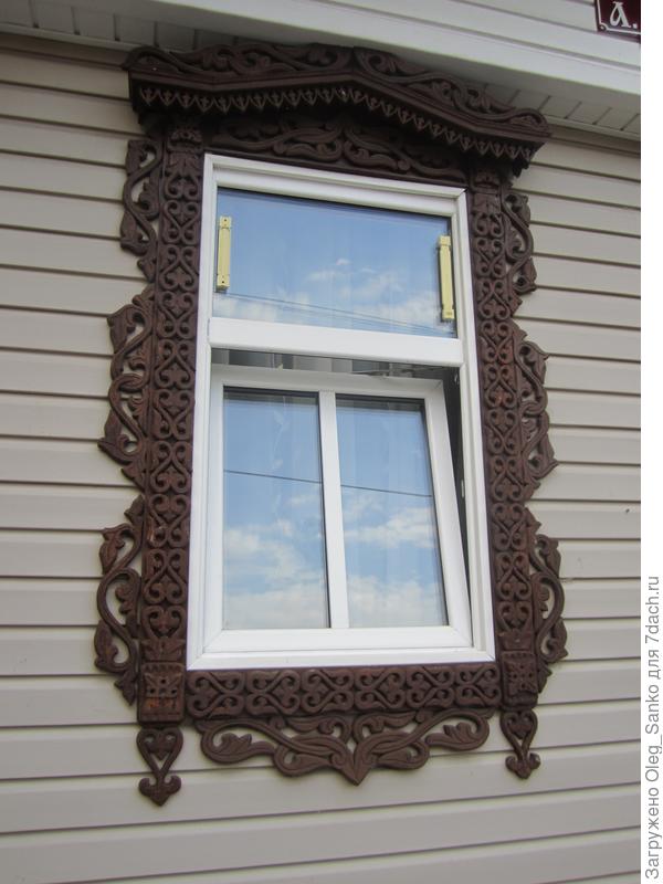 Брусовой дом, облицованный виниловым сайдингом