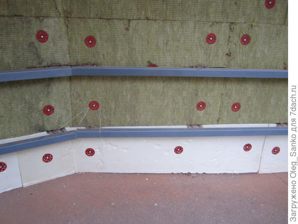 Начало установки несущего каркаса.