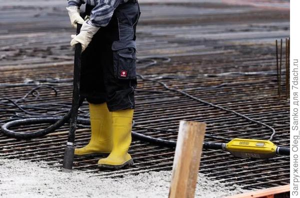 Уплотнение бетонной смеси