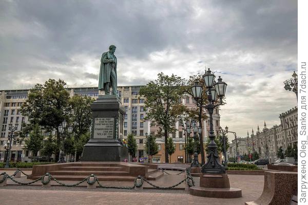 Гранитная облицовка памятника