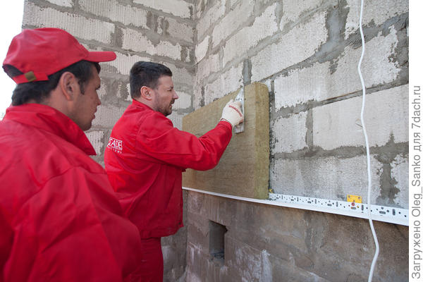 Укладка  плиты  на поддон, но другой фирмы