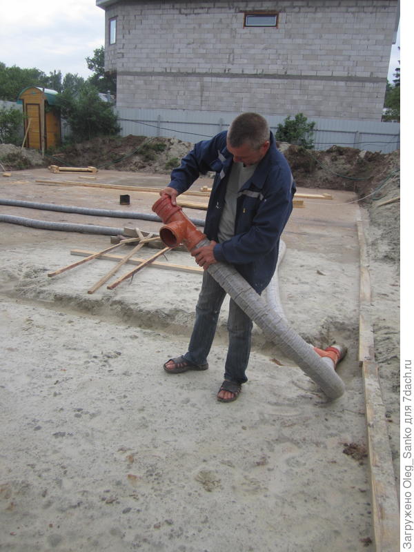 Монтаж тройника на дренажную трубу