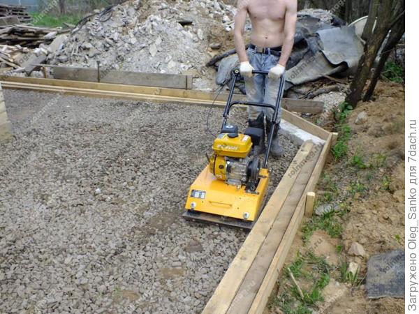 Вибпроплита на уплотнении щебеночной подушки