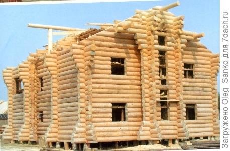 Дом сложен из оцилиндровки