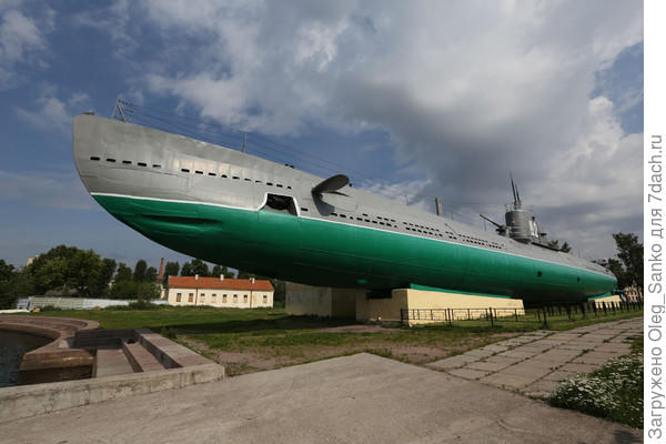 На вечной стоянке.