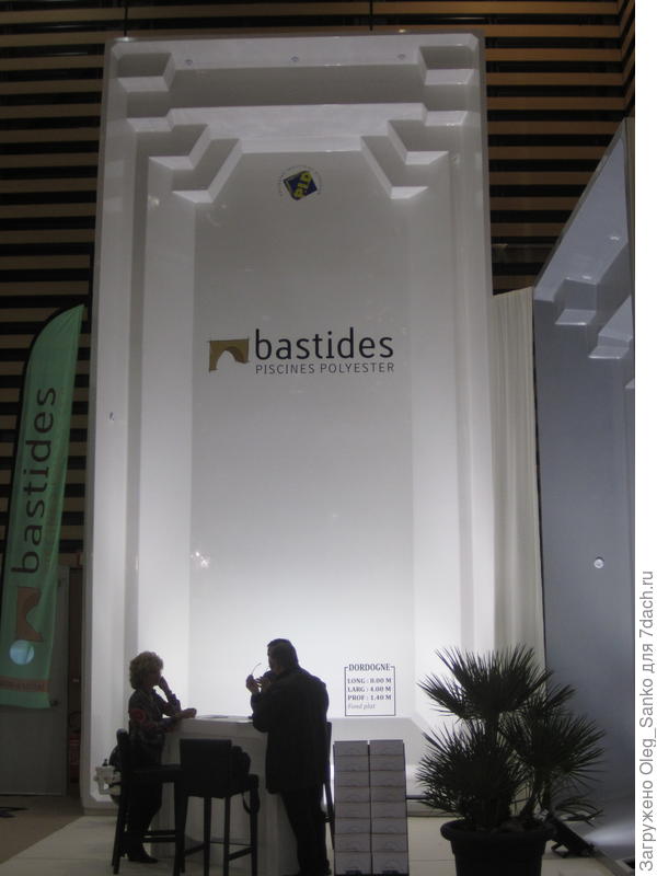 Бассейн из литого пластика