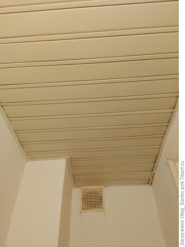 Вот так современно выглядит потолок