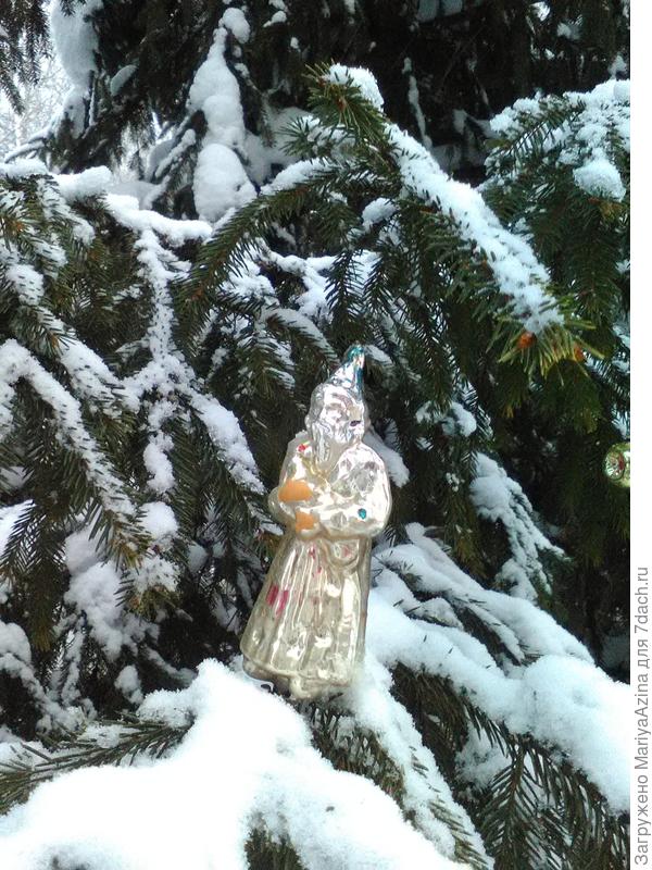 Игрушки у нас с историей, есть много старых елочных игрушек