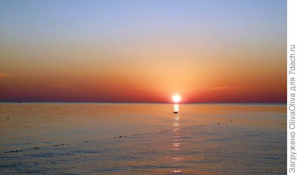 Лунная дорожка на воде лежит...