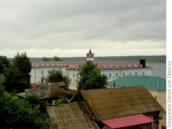 Гостиница Саммит и река Волга