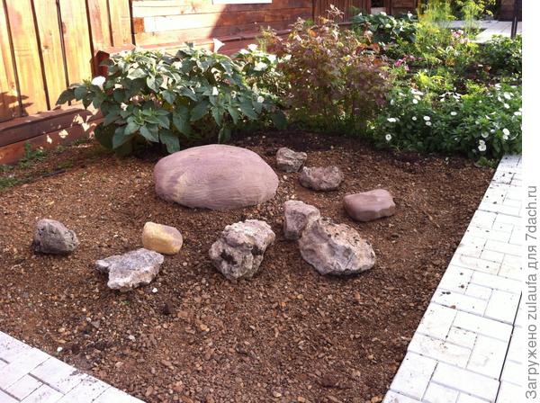 газон у насосной