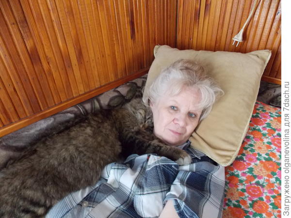 Но более всего любил меня убаюкивать