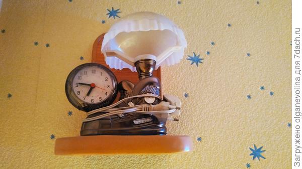 Эти часы-будильник жили с ребятами, когда они были студентами. Сейчас просто память