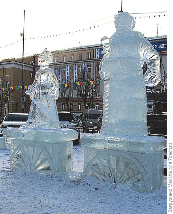 Традиционные Дед Мороз и Снегурочка.