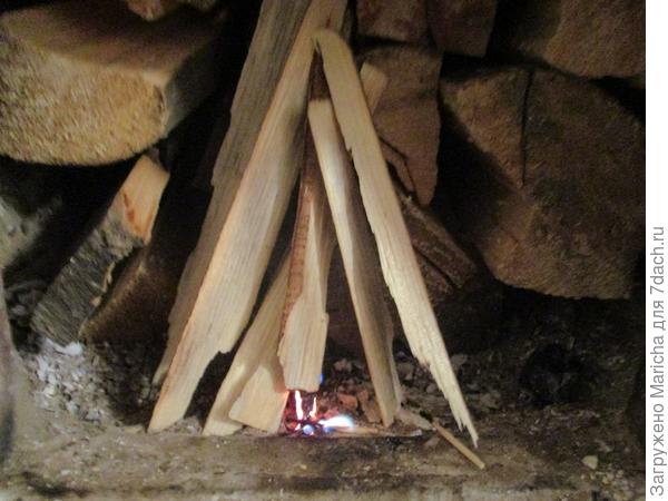 Растопка печи.