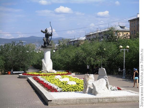 Памятник лучнику Мэргэну Памятник лучнику Мэргэну