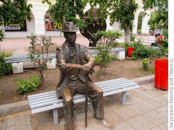 "Памятник пенсионеру" в сквере