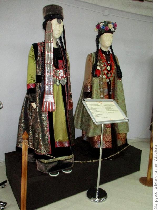 Женский бурятский костюм