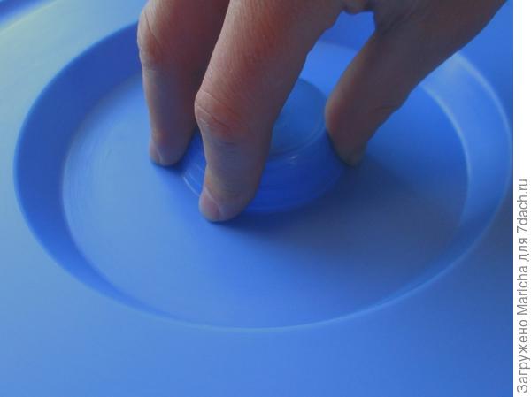 Неудобная ручка на крышке