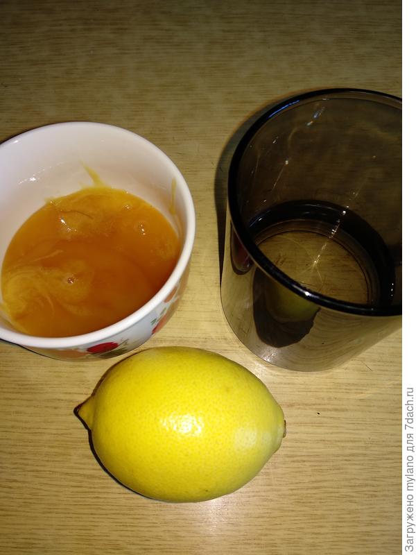 Сок лимона с медом. Сода лимонный сок и мед. Настой из лимона и яблока. Лимонный сок с медом и аспирином.