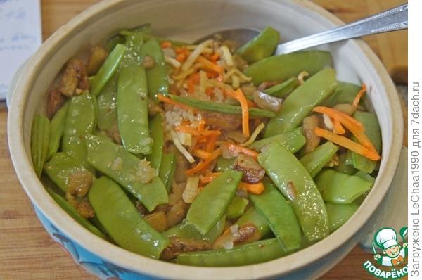 Тушёные молодые лопатки горошка.