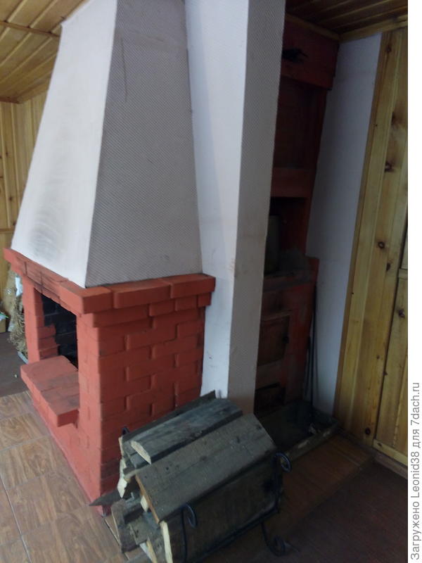 Печь кирпичная с камином.