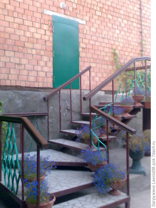 Парадный вход.