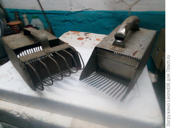 Раз разговор пошел о горбовиках, то и про комбайны-&quot;хапуги&quot;, стоит упоминуть. На фото два, один для сбора клюквы, другой для брусники и др. ягоды.