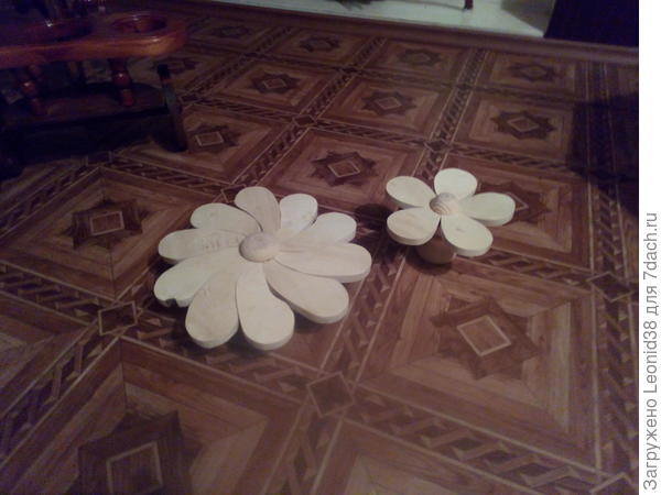 еще один цветок, на детскую площадку