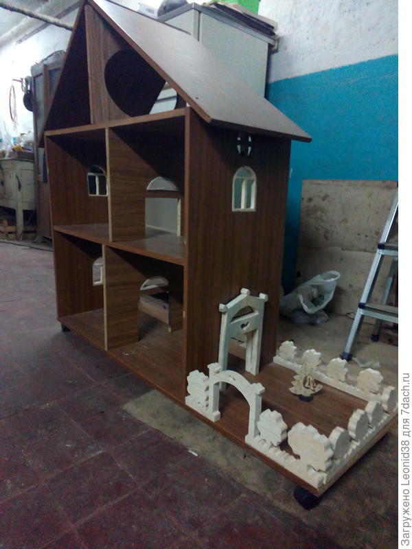 Последняя работа, домик для внучки кукольный
