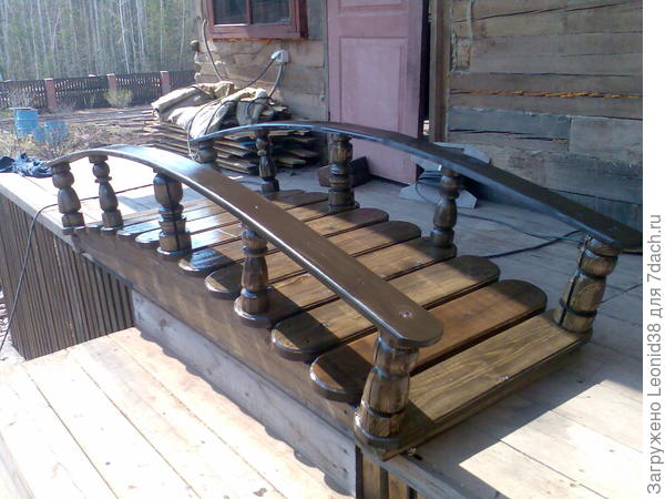 да и для вашего варианта сойдет. прорезать по середке под трубу.