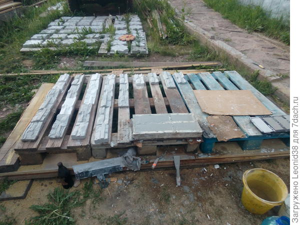 не проблема, сделаем еще. крашу камень пропиткой, цвет дуб.