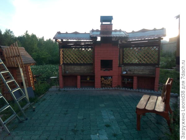 собрал лицевую сторону крыши. Крышу решил покрыть дощечкой и металлом.