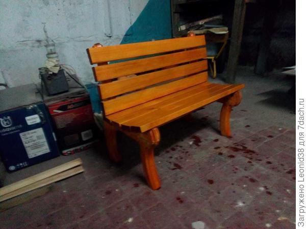 ну и само собой скамеечка к домику