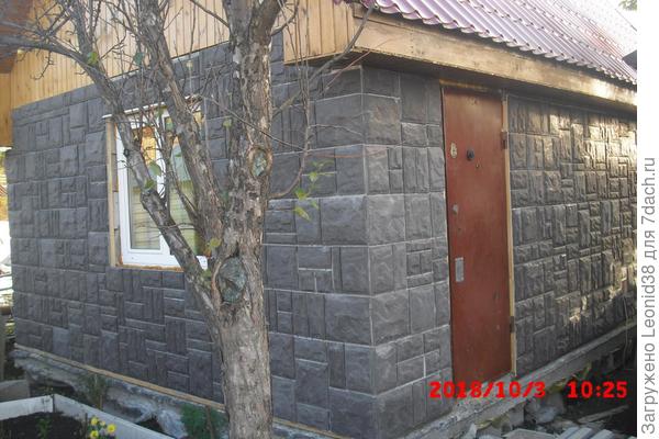 Это Юра знакомый мой , коллега по поделкам, камнем отделал