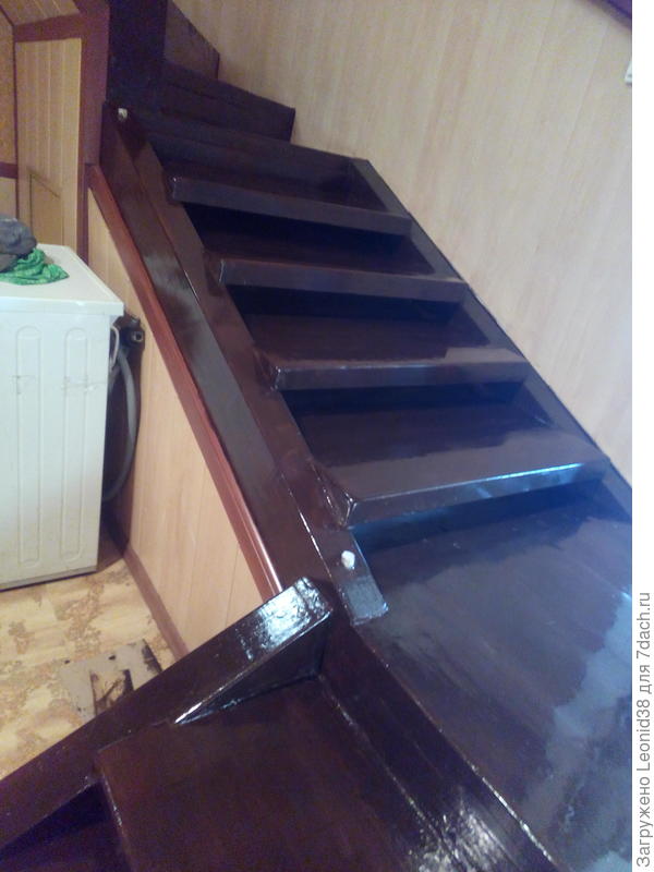 Вон видно беленький шкант