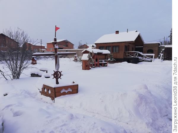 зимний вид участка, снега хватает