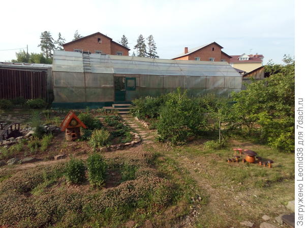 У меня простая теплица 16 на 5 метров