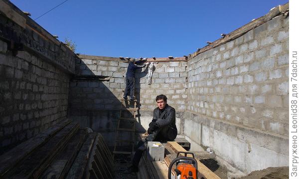 на фото видна опалубка, под заливку сейсмо-пояса