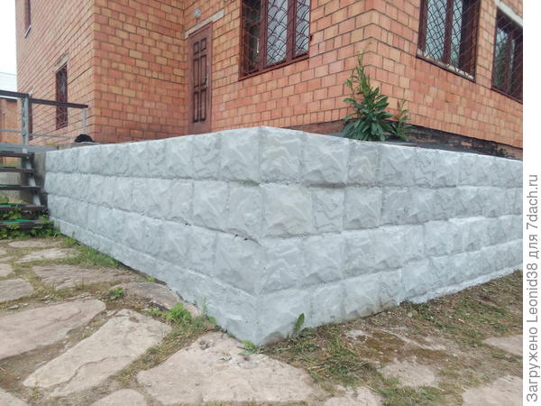 отделка фасада , камнем на основе бетона