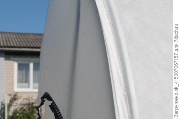 Со стороны форточки