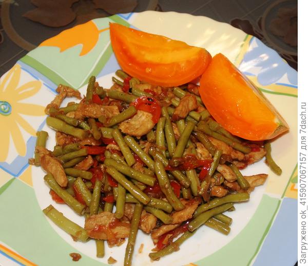 Вигна с курицей, перцем и кунжутом