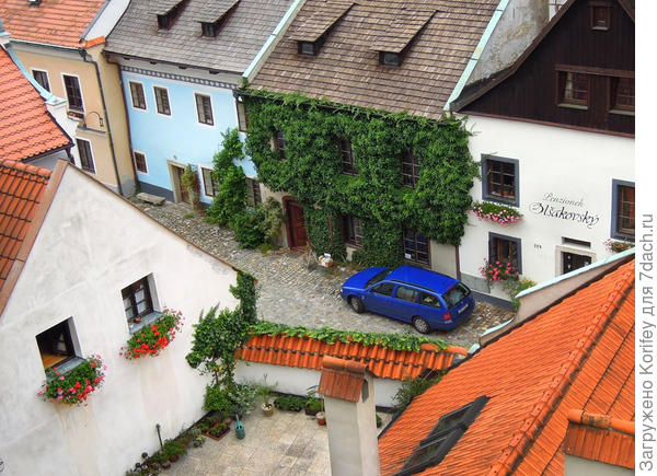 Вид сверху на Крумловский дворик