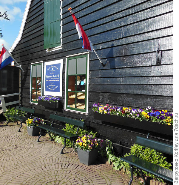 Тут тоже изобилие виол без особых архитектурных затей