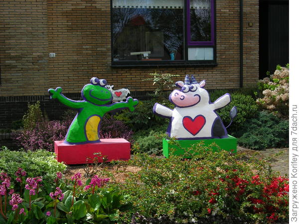 Ну или пару баданов, пару-тройку вересков, красивый куст кислицы и 2-3 красивые мультяшные фигурки