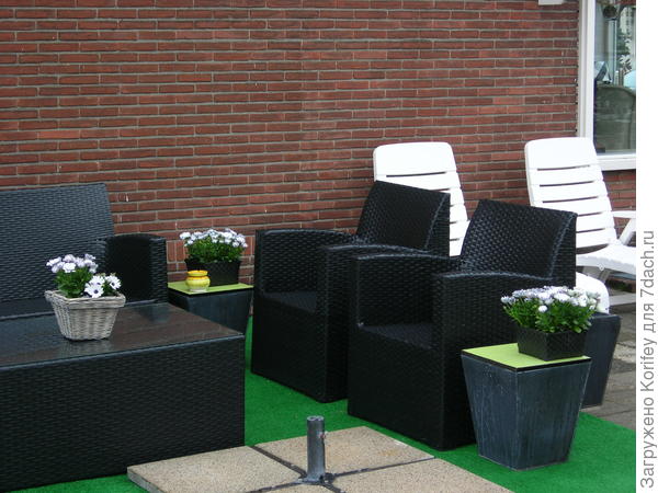 Или вот так - два разных хозяина, два разных стиля оформления